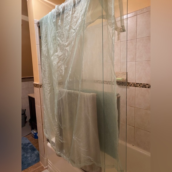Sea green sheer shower curtain - Picture 4 of 4